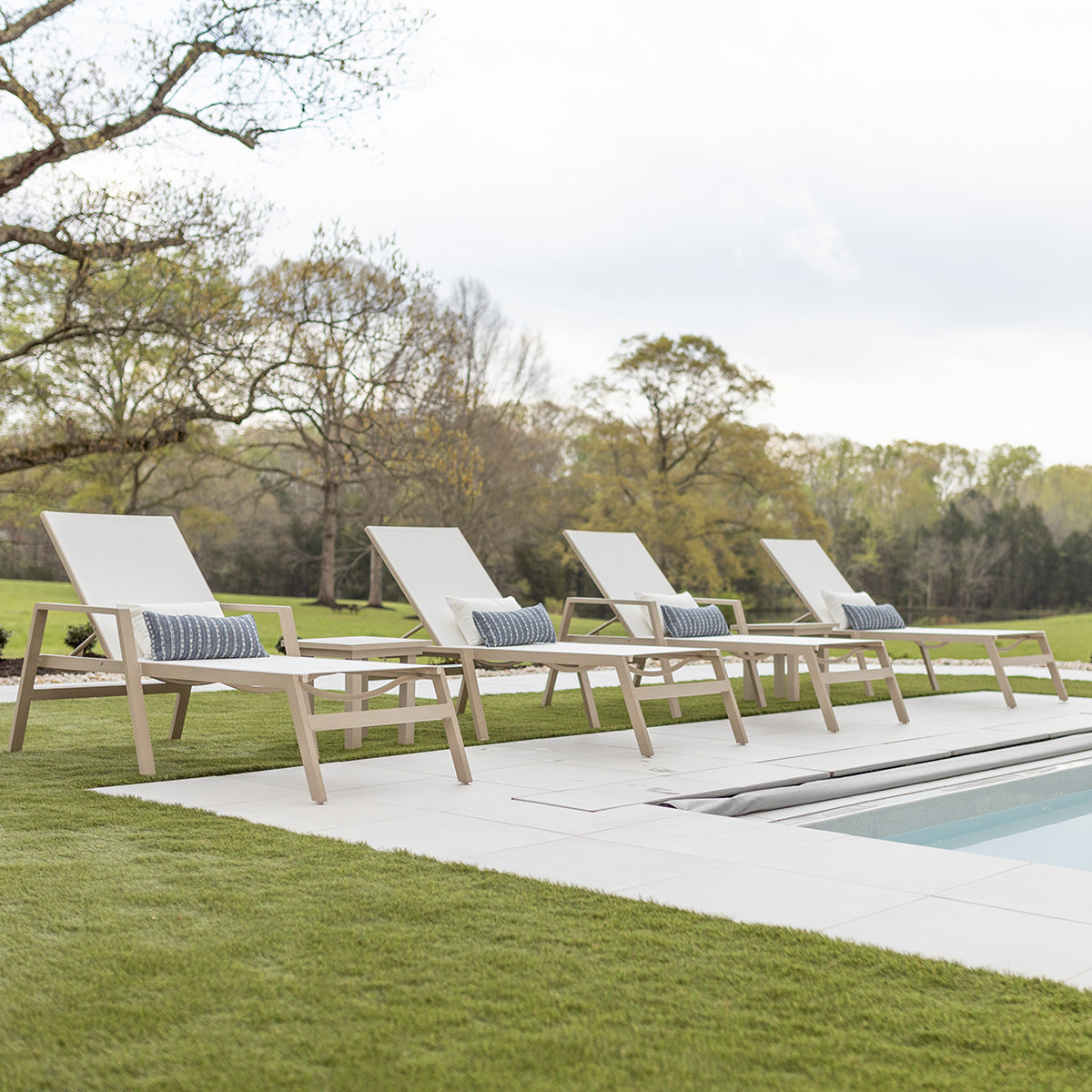 Vida Chaise Lounge