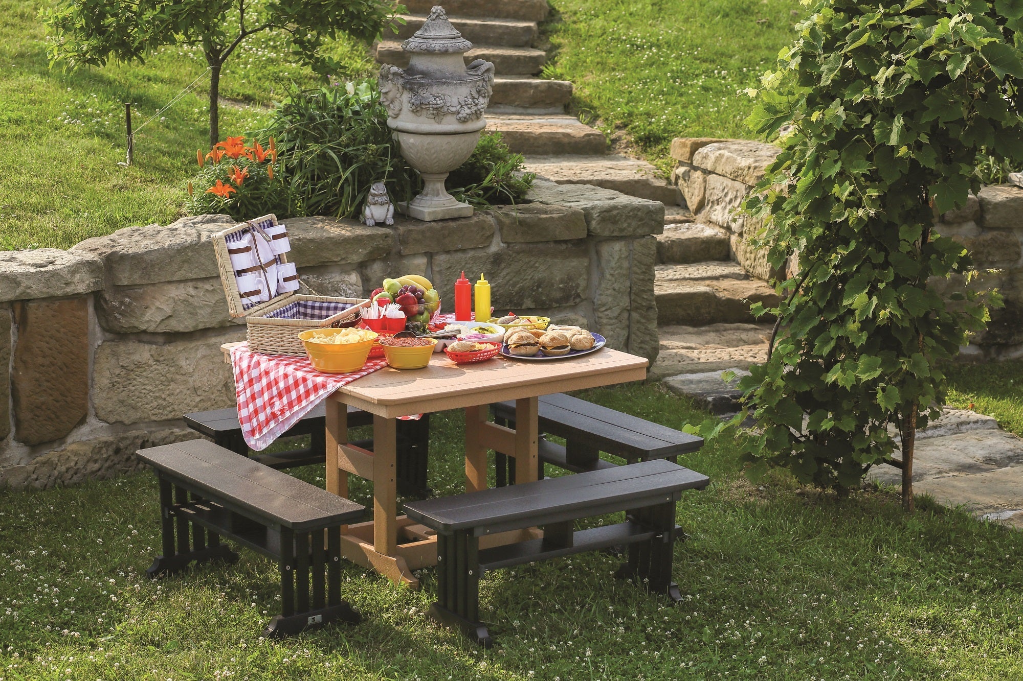 Garden Classic 44" Square Table
